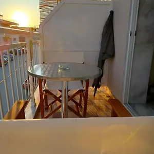 Ξενοδοχείο με διαμερίσματα Eirini's Hause, Νέα Μουδανιά